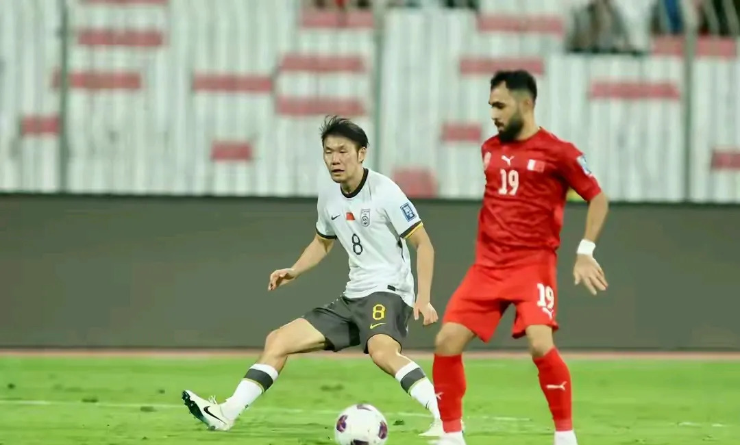 开云APP-争霸场地！球队为了荣誉而奋力拼杀