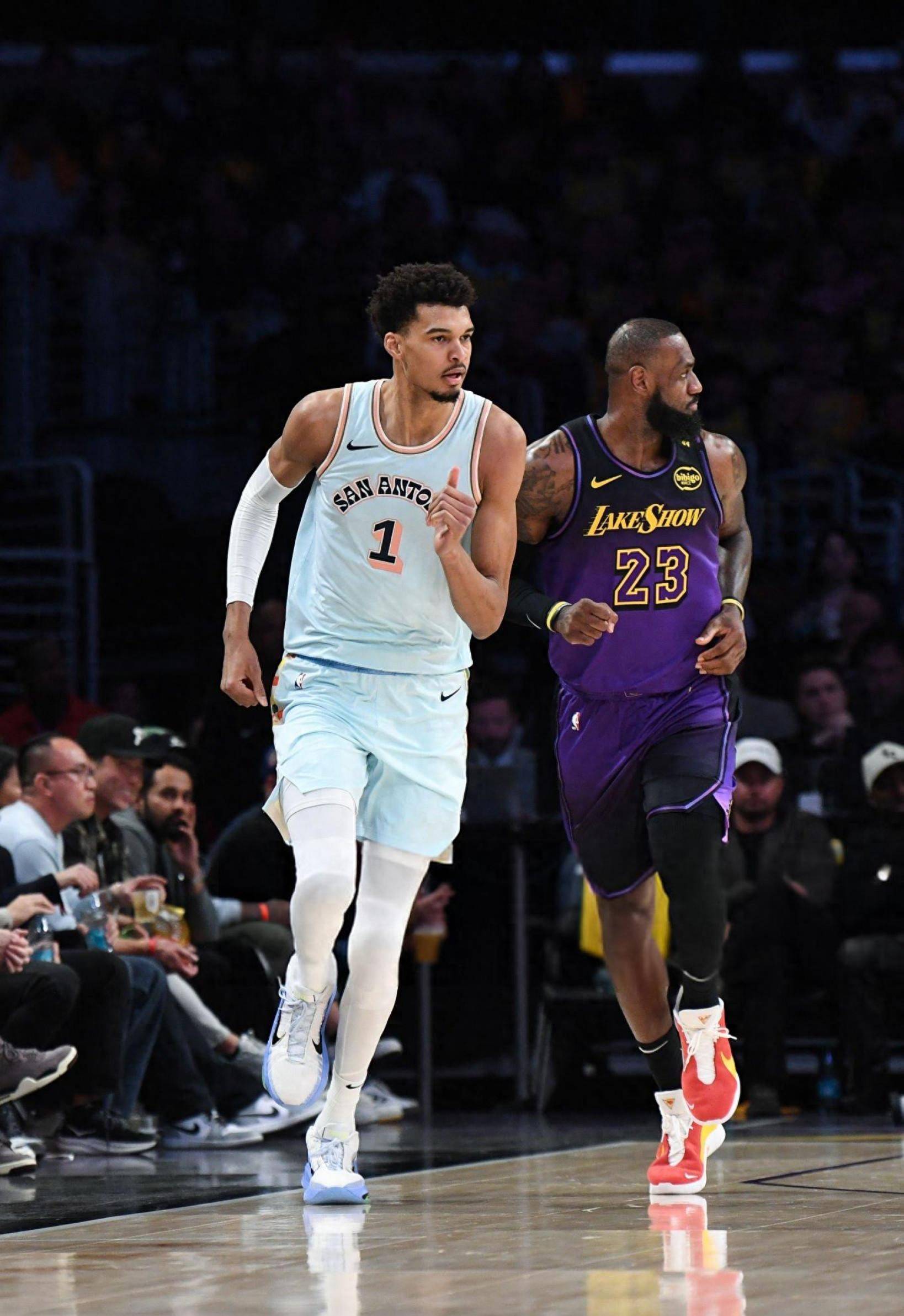 包含湖人核心崴脚,或将缺席多场比赛的词条 包含湖人核心崴脚,或将缺席多场比赛的词条