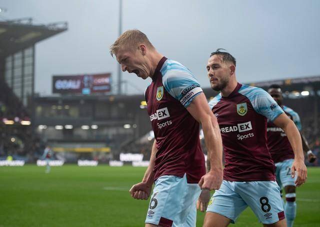 哈德斯菲尔德客场逼平伯恩利，保持不败的简单介绍