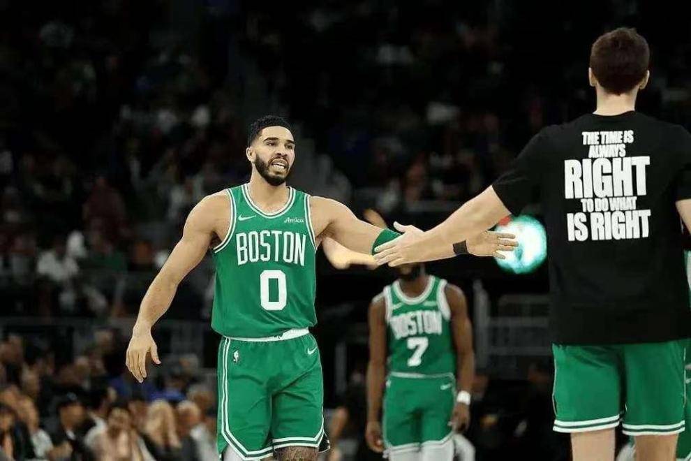 尼克斯队逆转胜出，与胜利擦肩而过