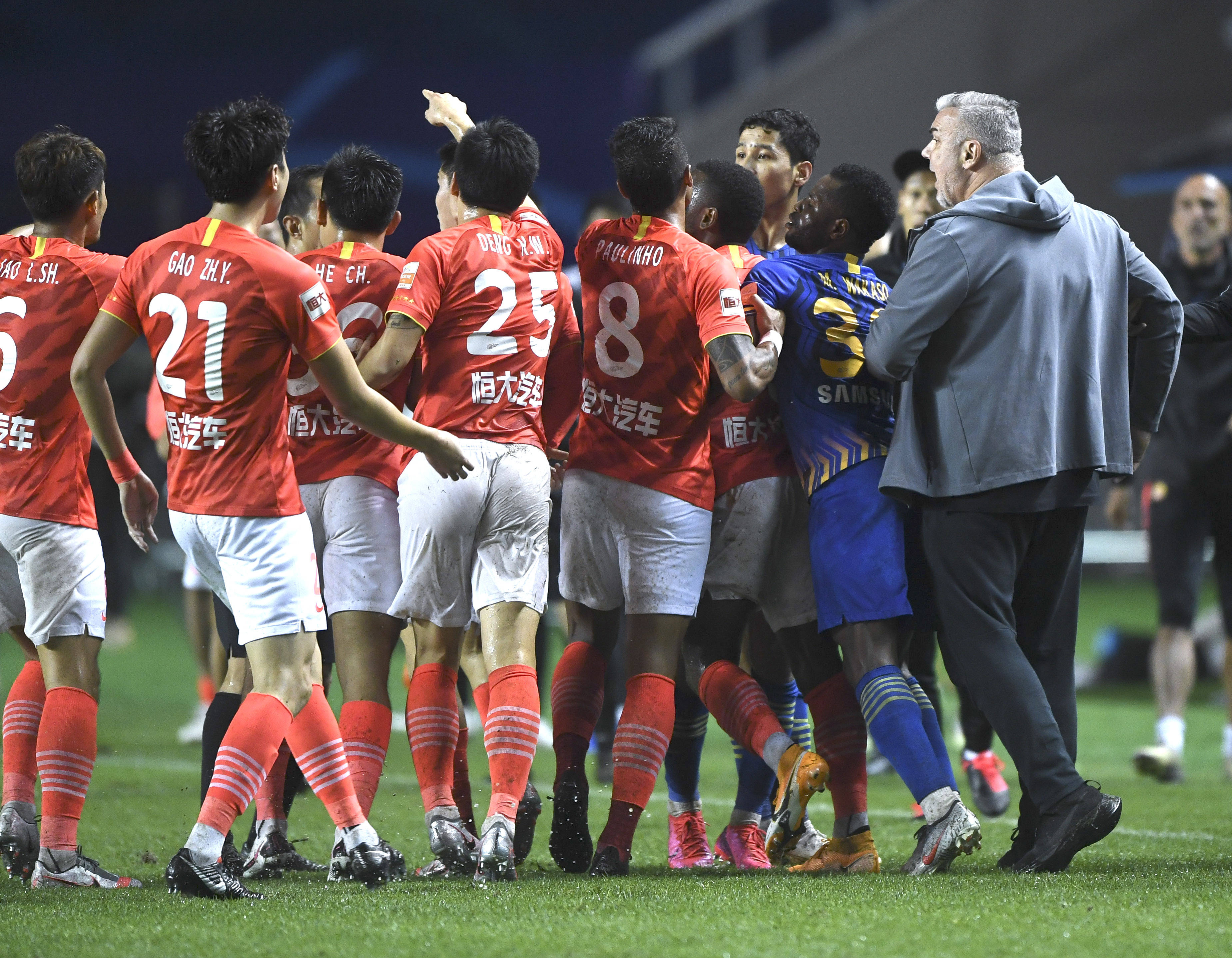 开云体育在线-恒大客场大胜苏宁，追赶积分榜榜首的简单介绍