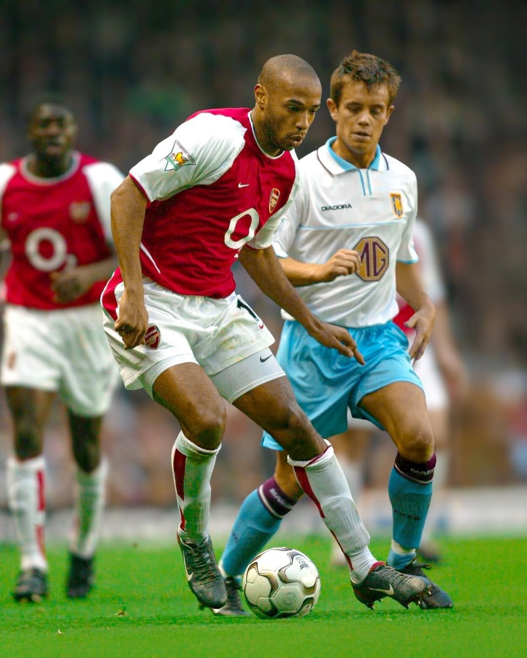 开云体育在线-关于阿森纳主教练考虑使用年轻球员提升球队表现的信息