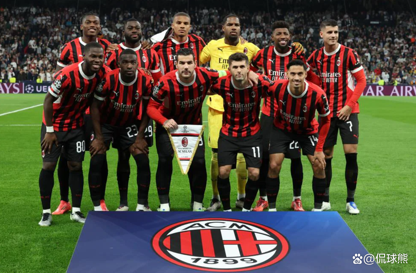 包含AC米兰战胜曼联，成功晋级淘汰赛的词条