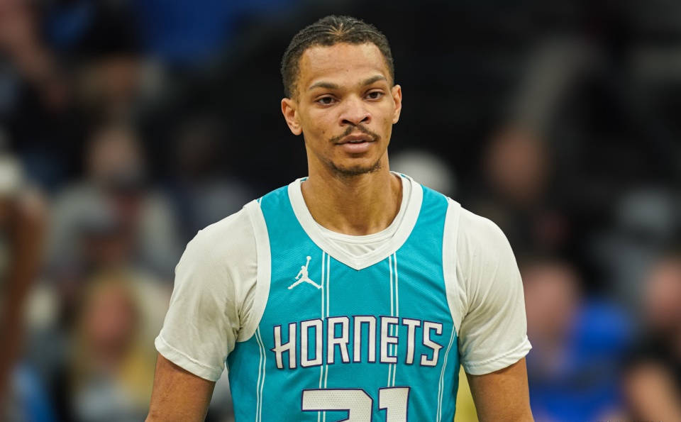 黄蜂队交易市场活跃，裁员存延续重建的简单介绍