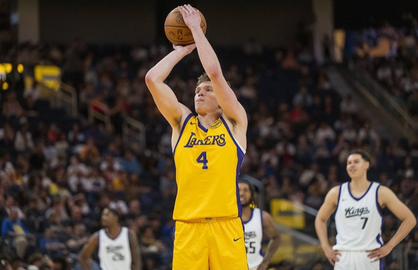 黄蜂队交易市场活跃，裁员存延续重建的简单介绍