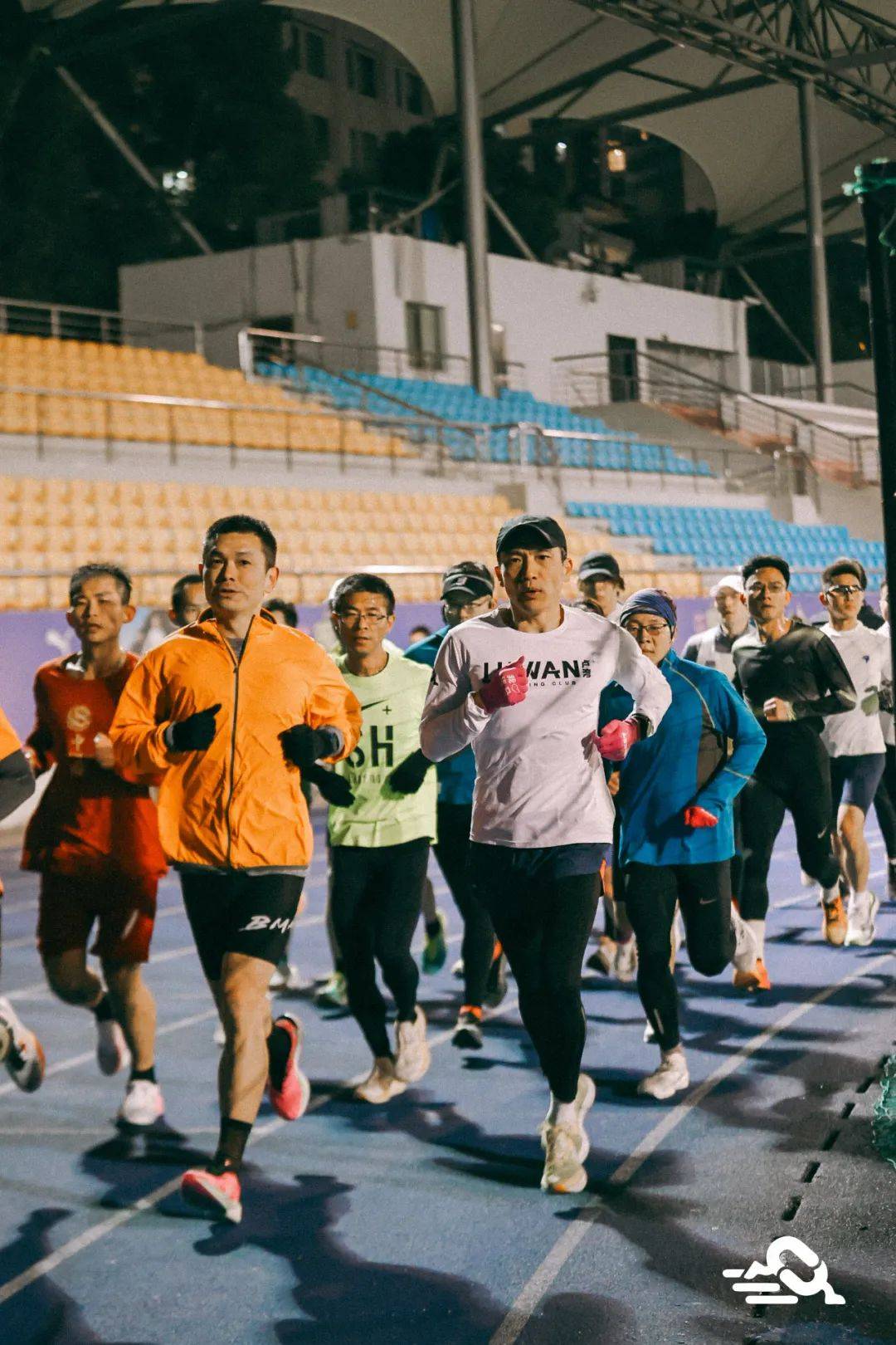 包含精彩精彩！比赛节奏紧凑，胜负未决，场面火爆的词条