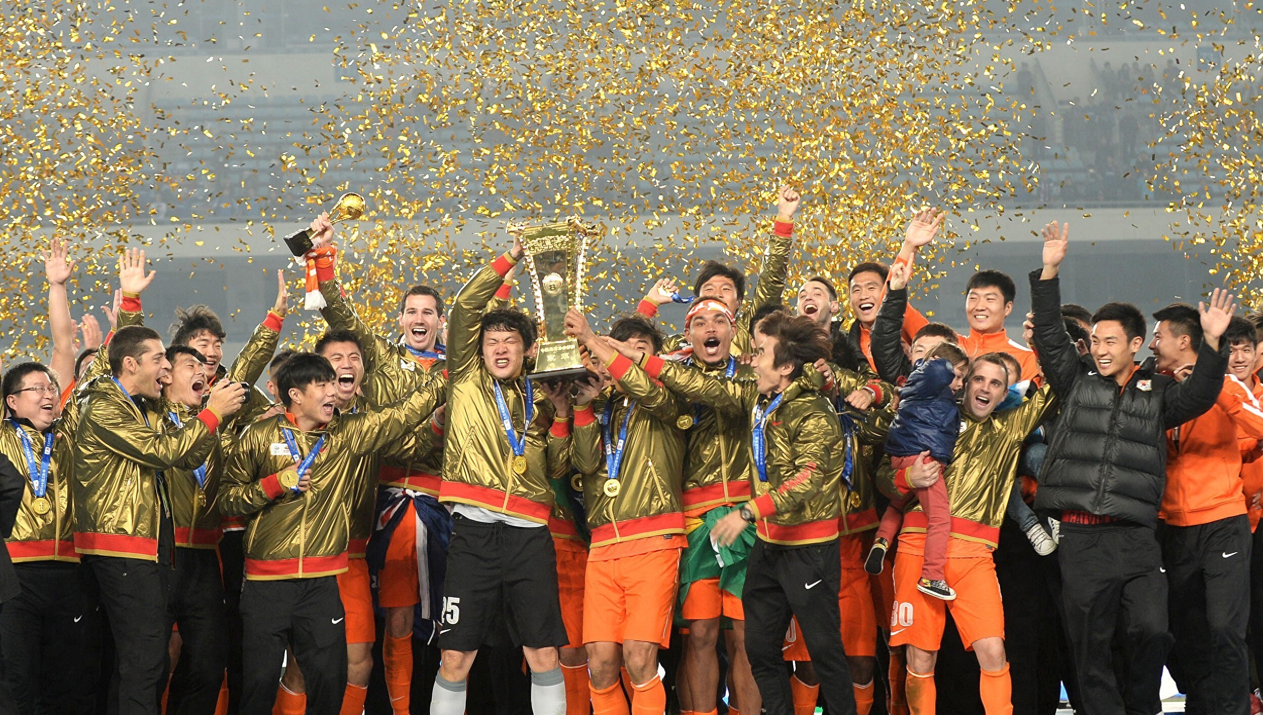 江苏舜天主场力压上海东亚，暂时稳步冲顶的简单介绍