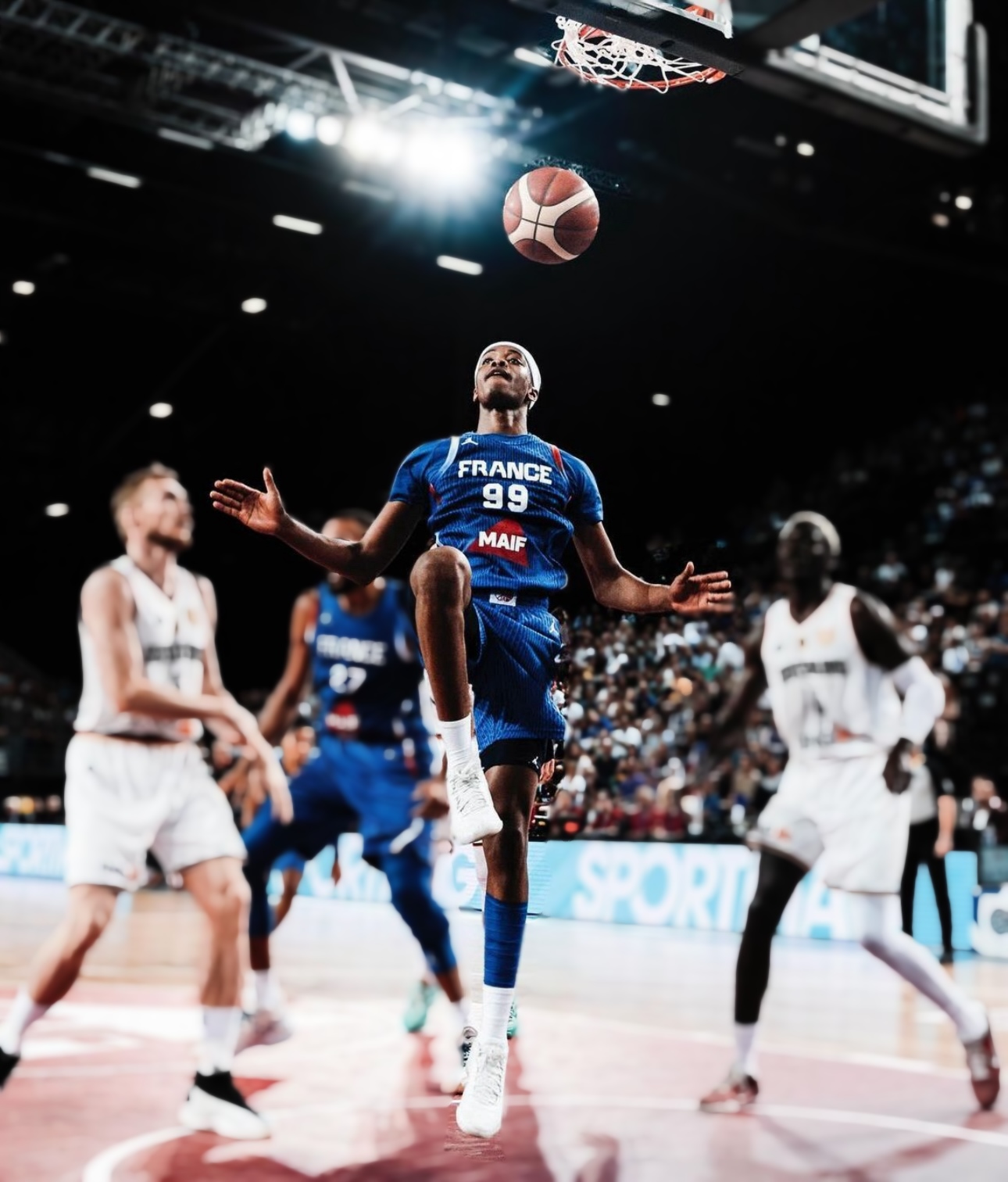 包含瑞典国脚库利巴利体现领袖风范逆袭胜利的词条