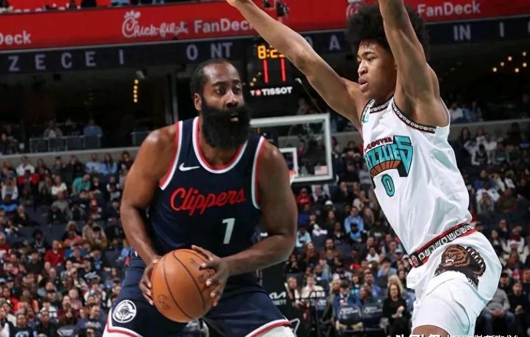 内线强硬防守，敌手进攻难以得分陷入被动的简单介绍