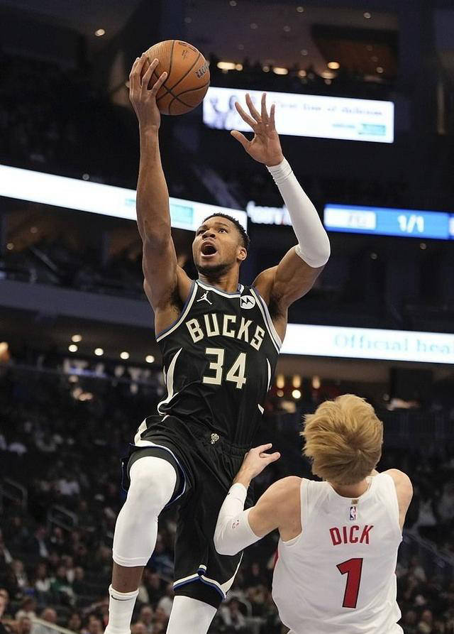 雄鹿防守稳固,联盟最强攻防端 雄鹿防守稳固,联盟最强攻防端