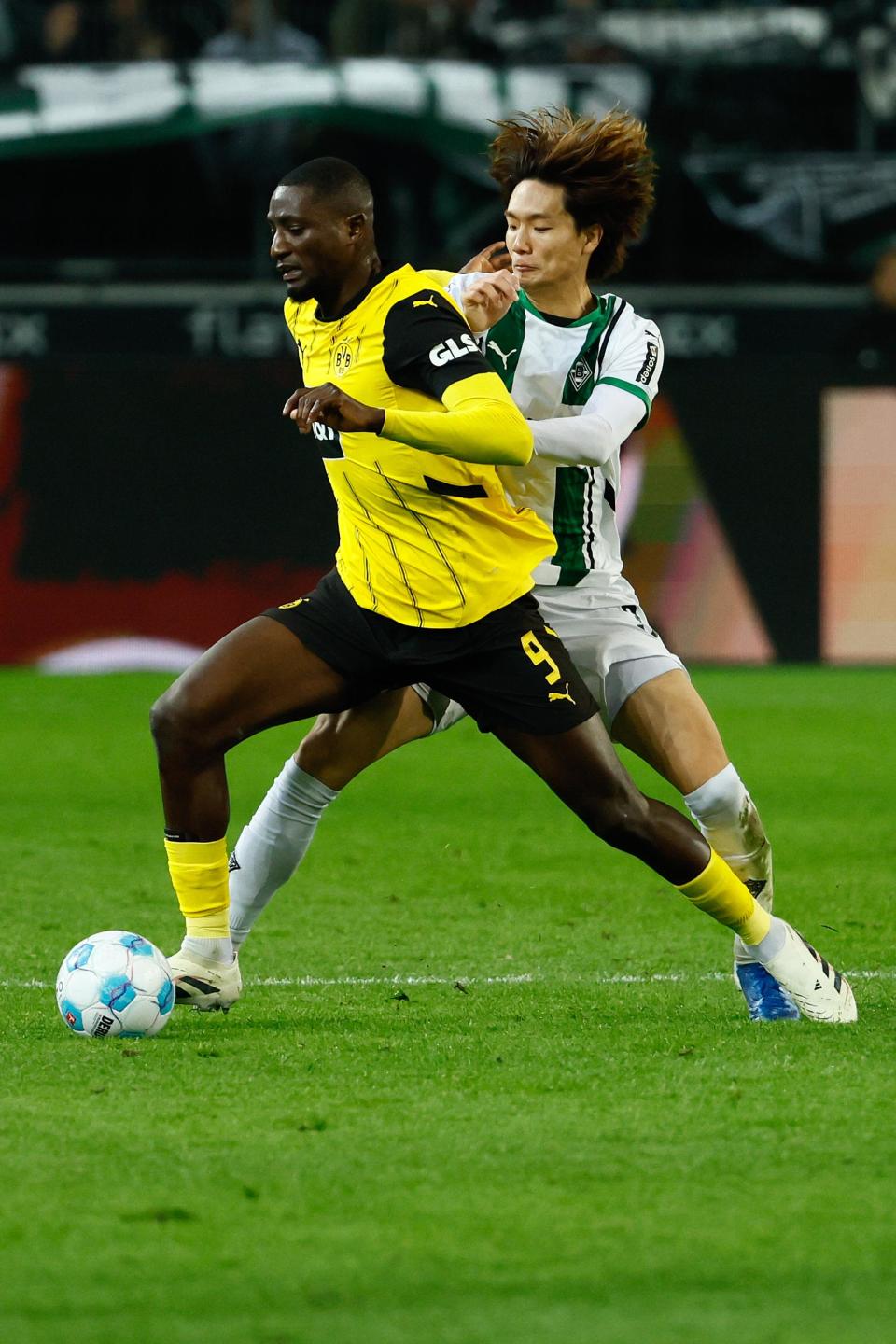 包含门兴格拉德巴赫队面临瓦伦西亚挑战，备战中的词条