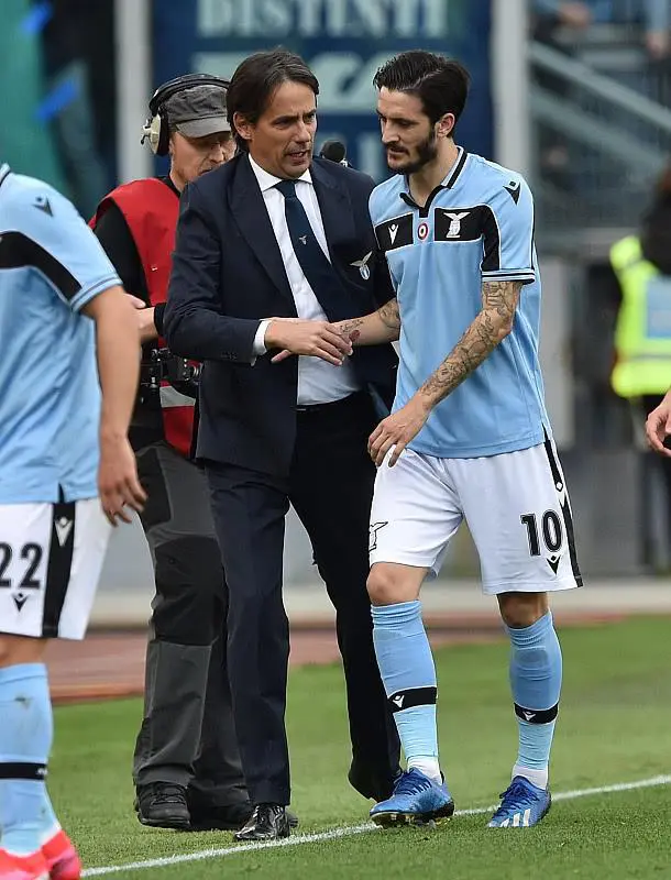 关于里昂签下拉齐奥前锋，冲刺冠军的信息