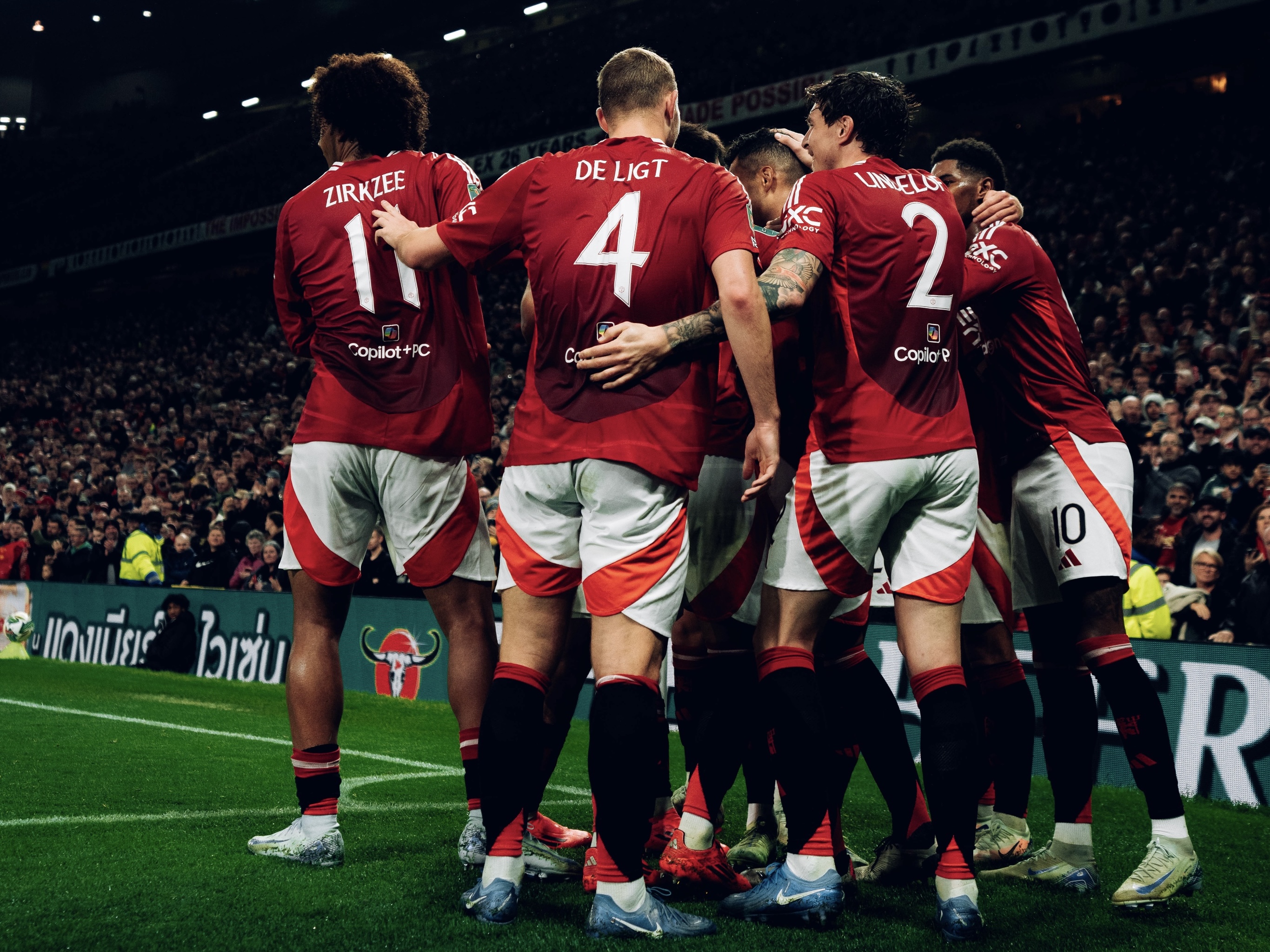 关于曼联逆袭夺冠热门，榜首争夺再添活力的信息