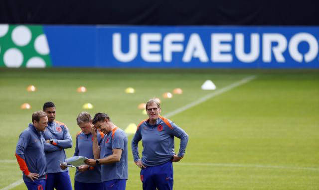 荷兰队惊险战胜对手，实现惊奇胜利