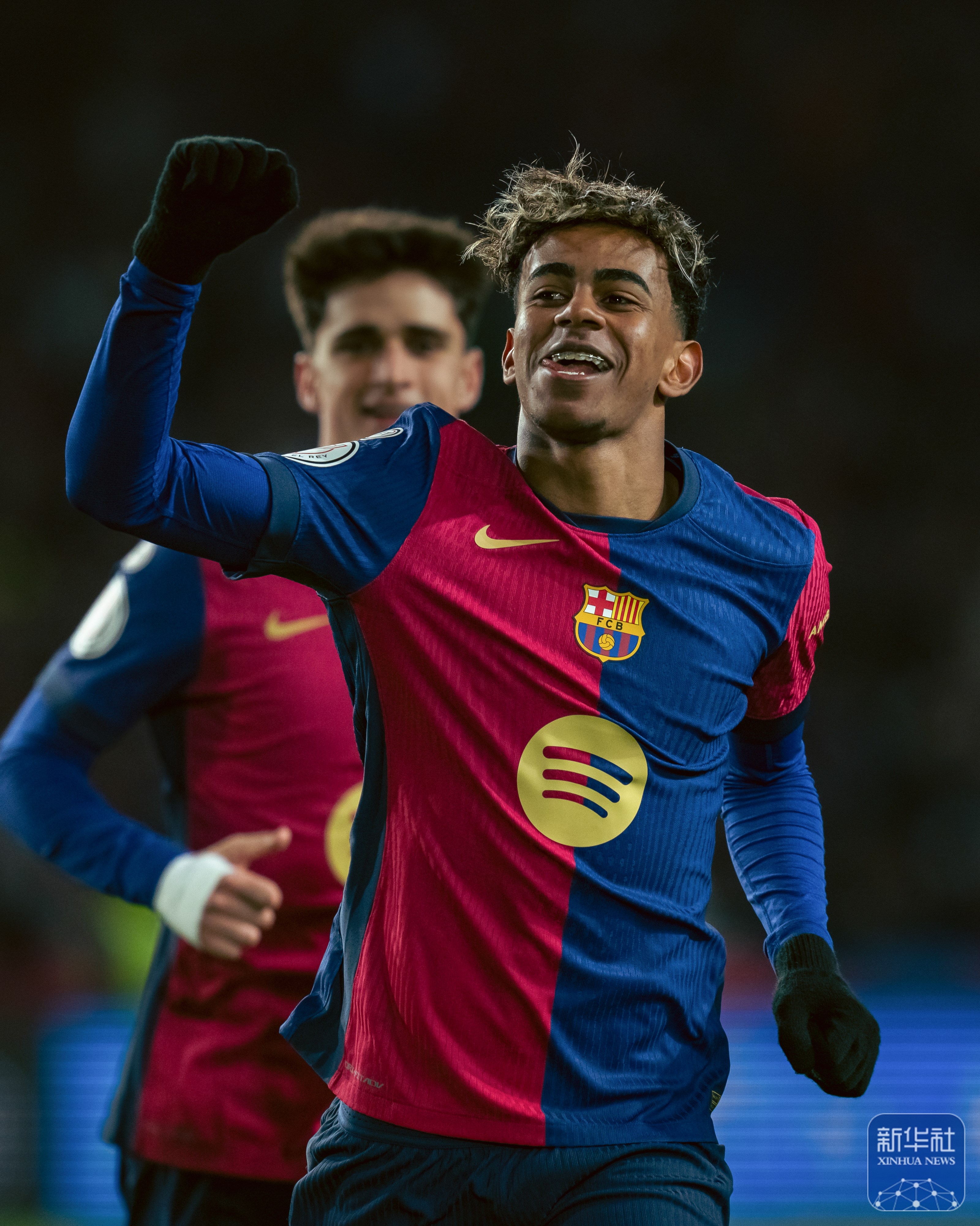 关于西班牙足球明星斩获金球奖，风采依旧的信息