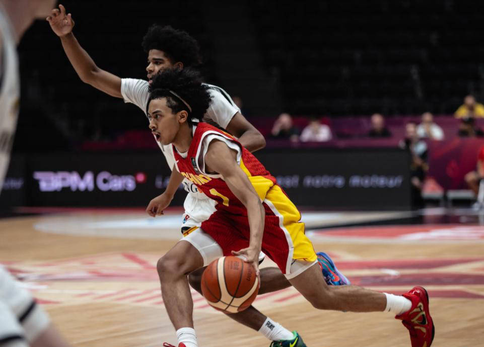 出色表现,球员们奋力拼搏,不惧寒暑 出色表现,球员们奋力拼搏,不惧寒暑