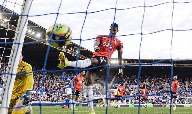 南特队员表现出色,帮助球队战胜对手 南特队员表现出色,帮助球队战胜对手