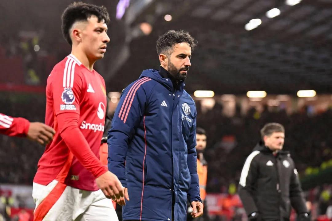 曼联惨败瓦伦西亚，欧联杯资格岌岌可危