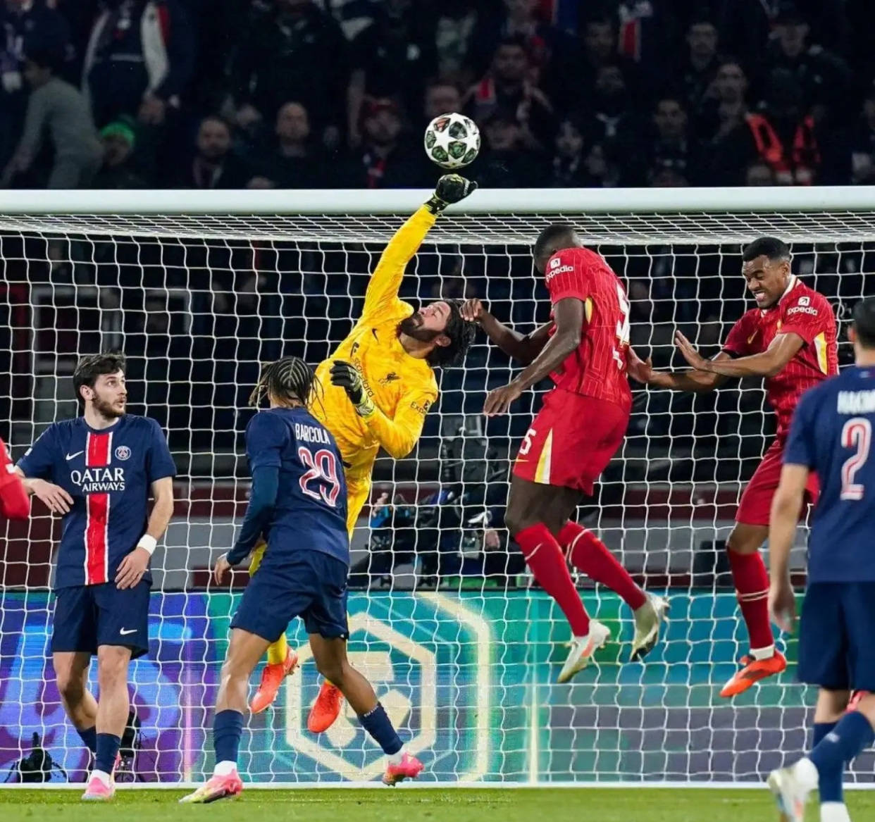 包含阿森纳主场被南安普顿逼平，遭遇不胜局面的词条