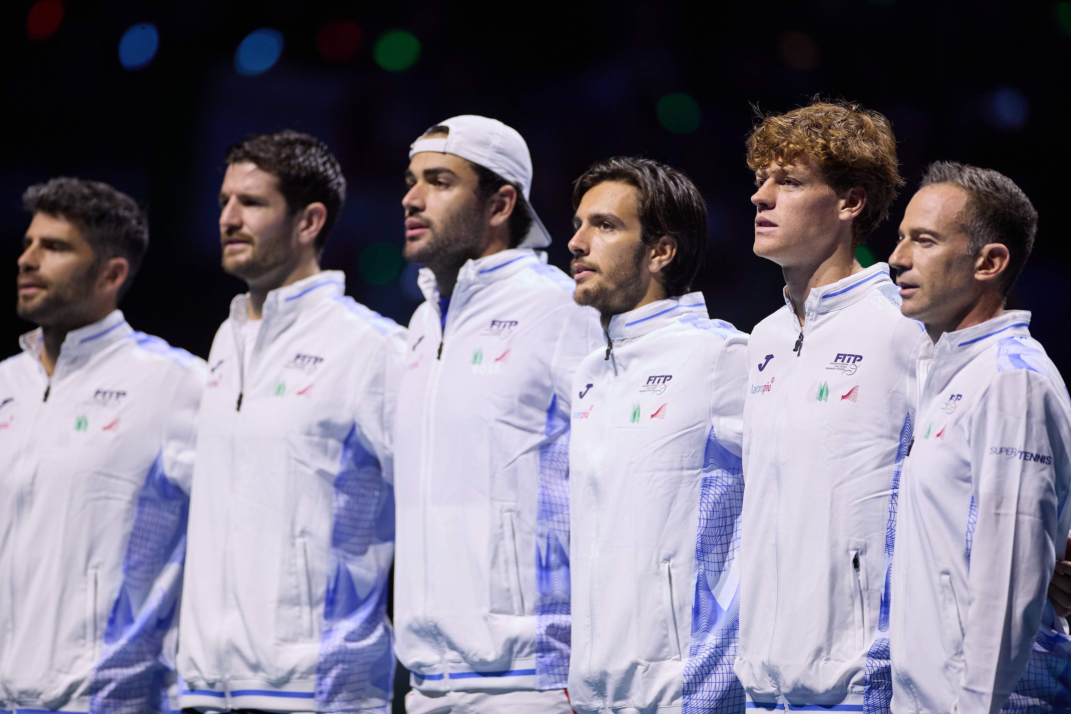 意大利自行车选手斩获团体比赛冠军，团结力量