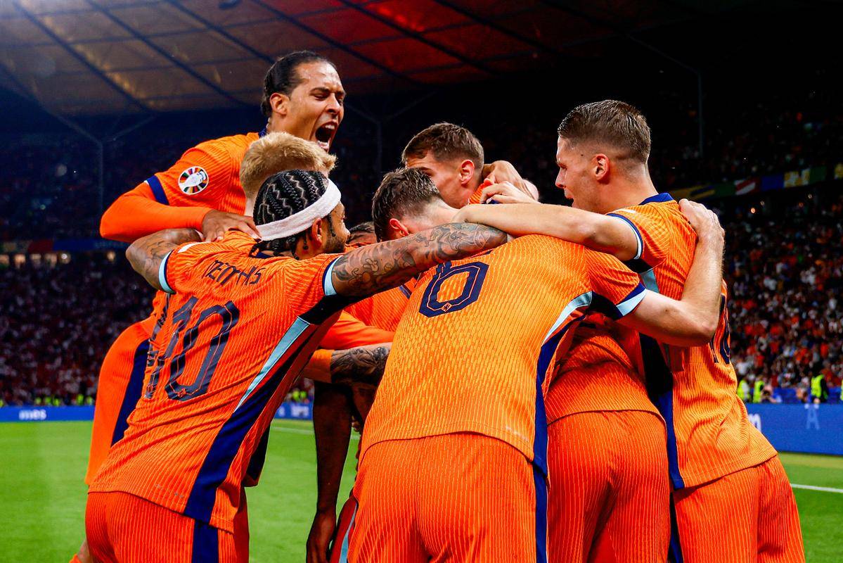 荷兰以-的比分战胜北爱尔兰在欧预赛比赛中