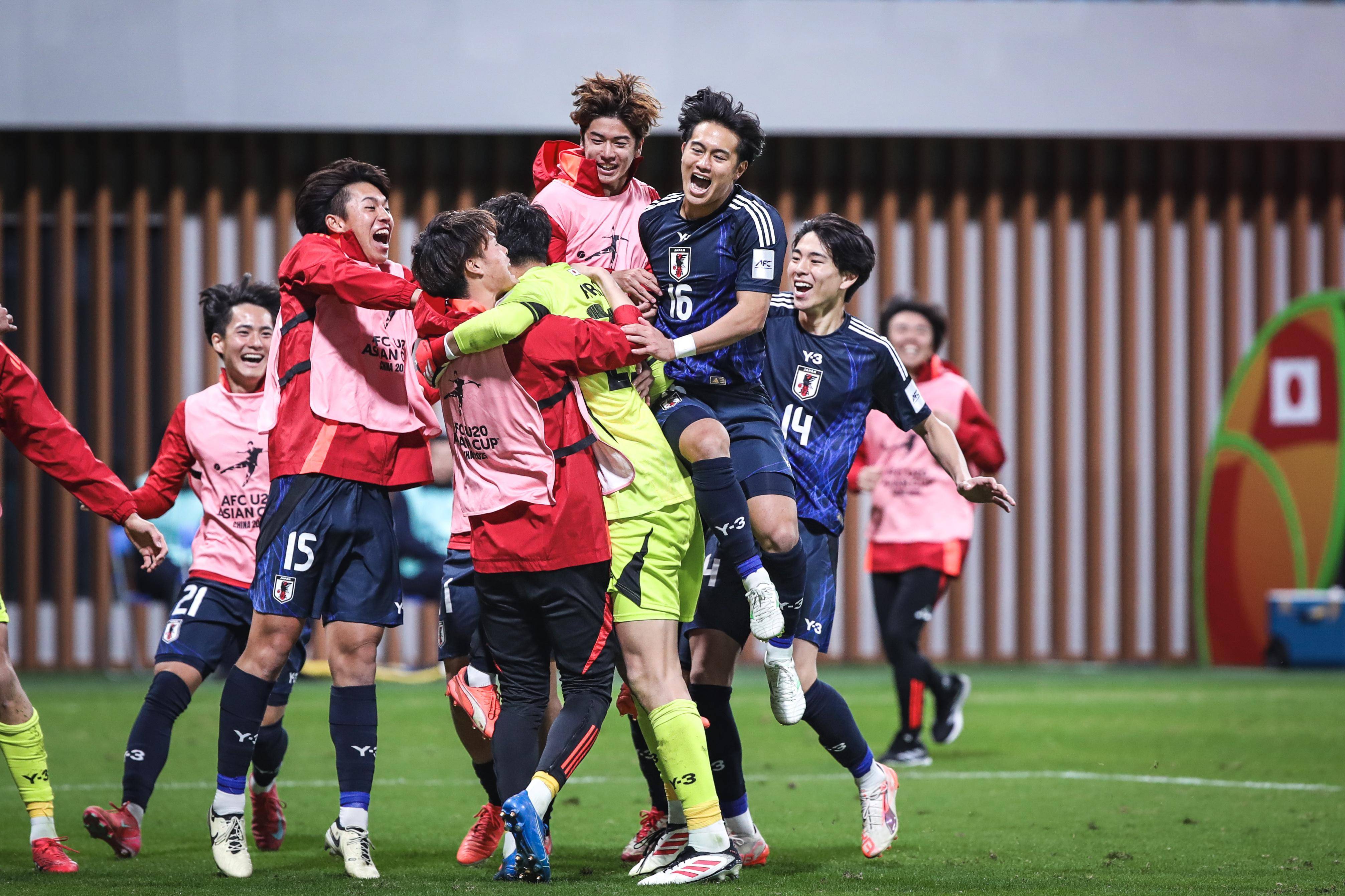 火爆赛事!亚洲足球赛场燃烧激情 火爆赛事!亚洲足球赛场燃烧激情