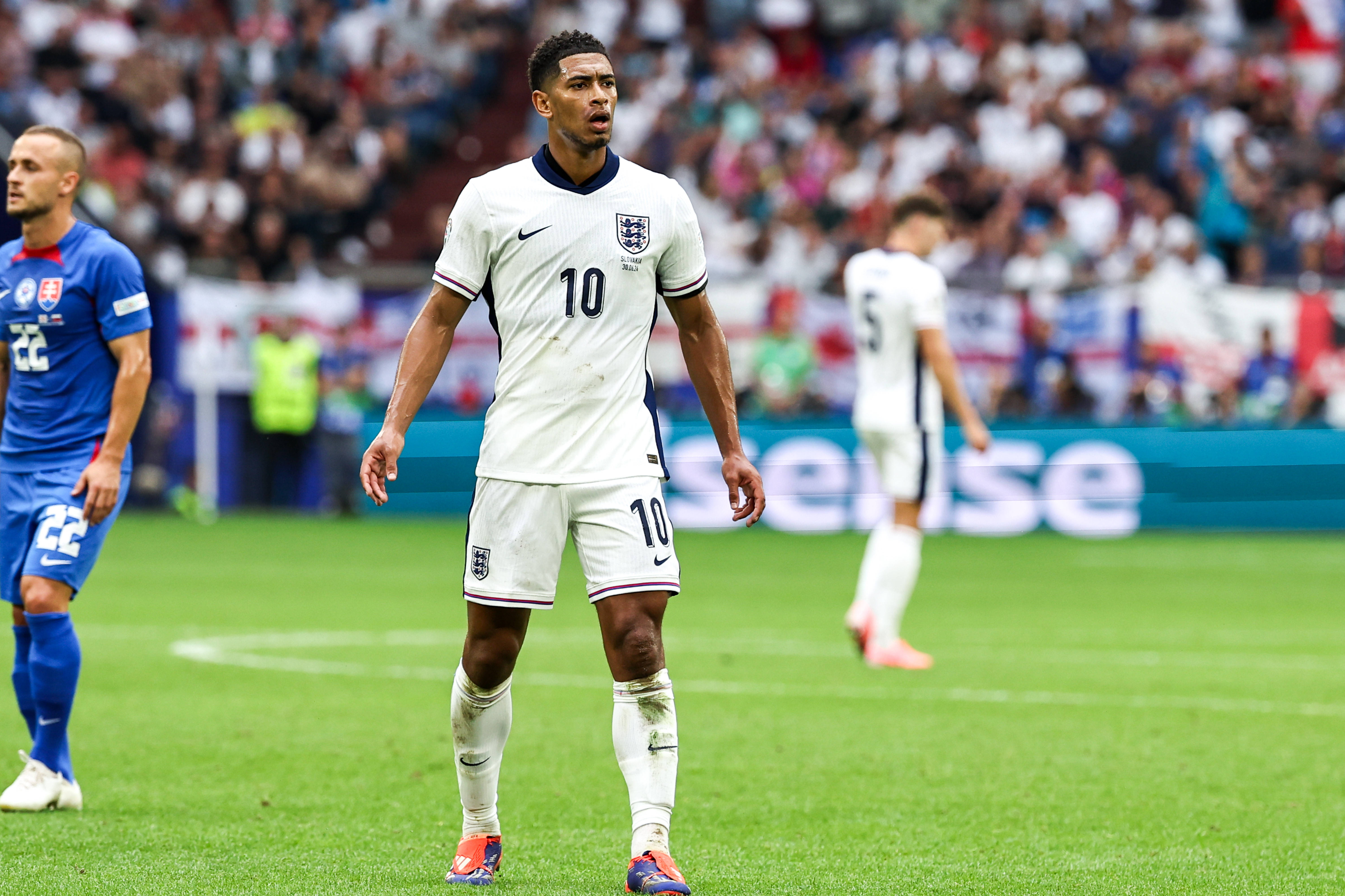 英格兰不敌斯洛伐克，欧预赛小组赛形势严峻