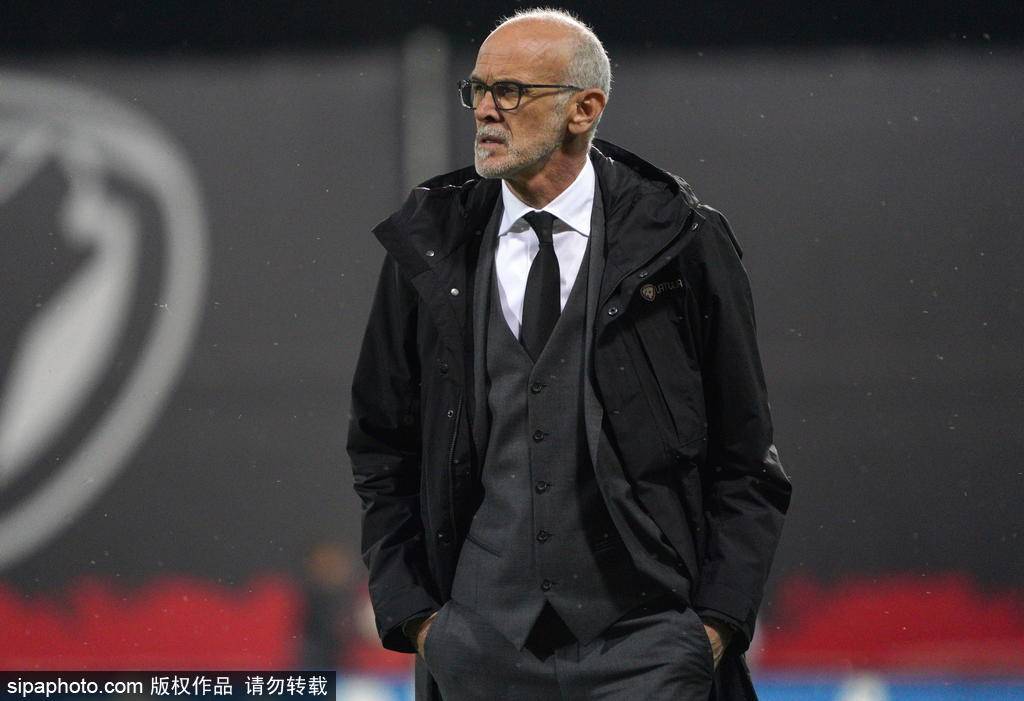 拉齐奥主帅战术调整收效明显，球队士气高涨