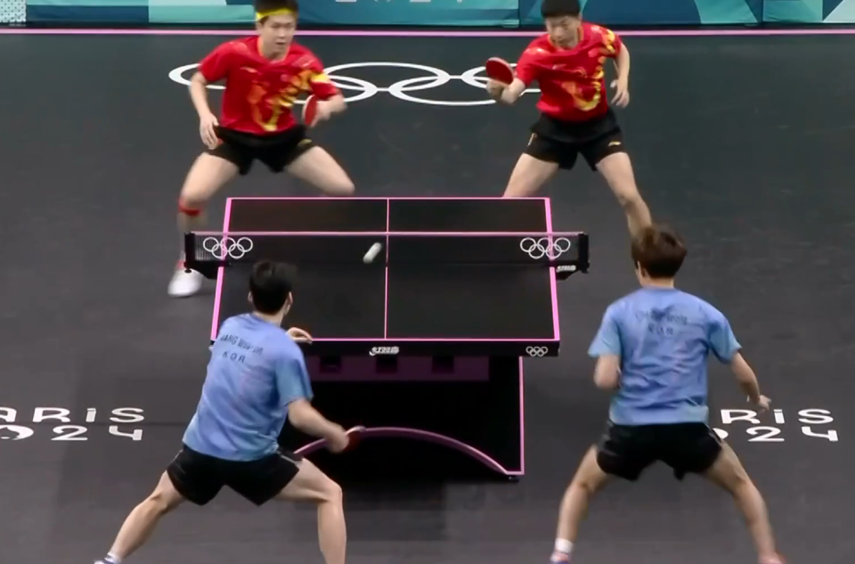 完美配合,多次传球开创得分机会 完美配合,多次传球开创得分机会