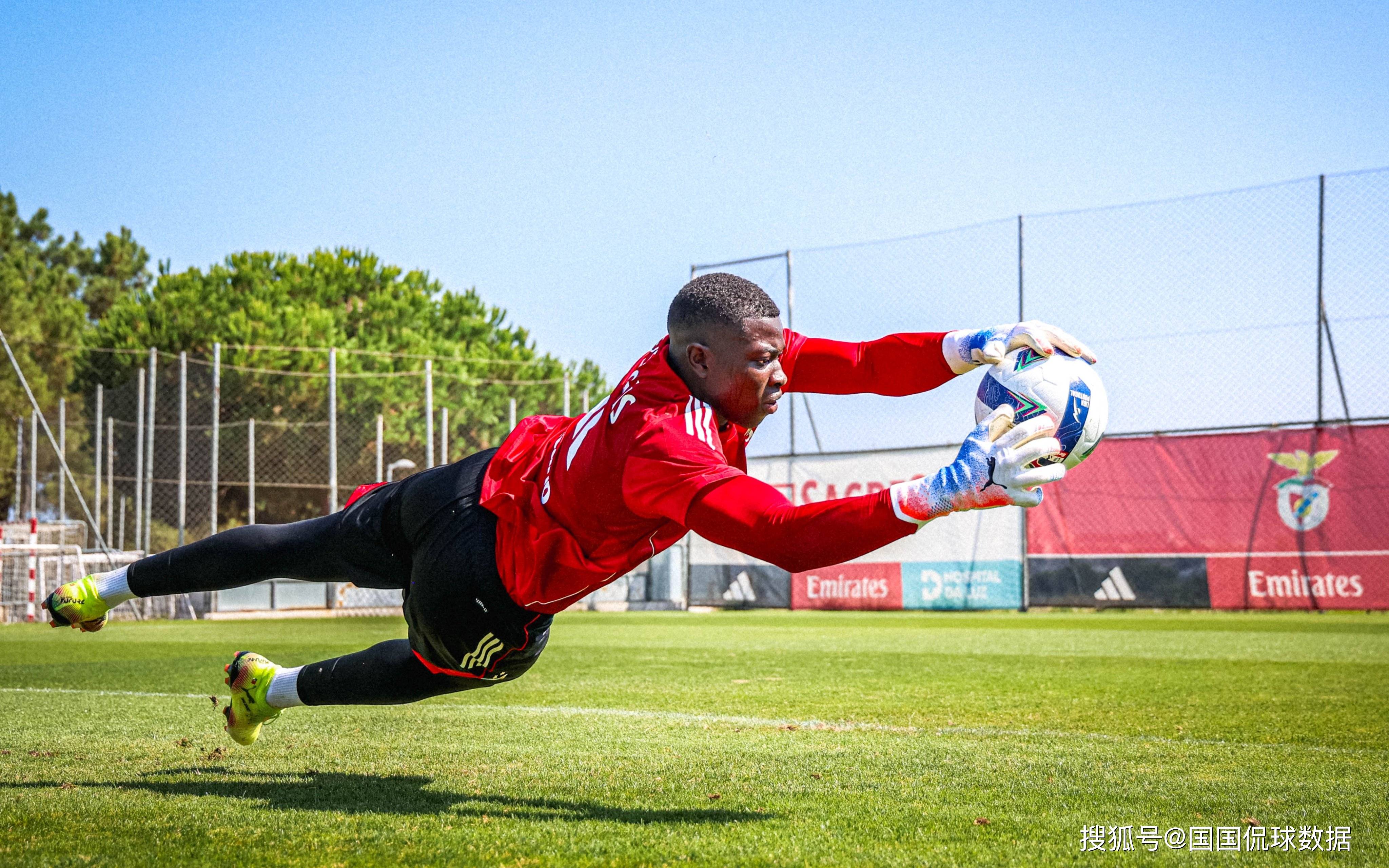 尼斯足球俱乐部新主帅上任引发球迷讨论 尼斯足球俱乐部新主帅上任引发球迷讨论