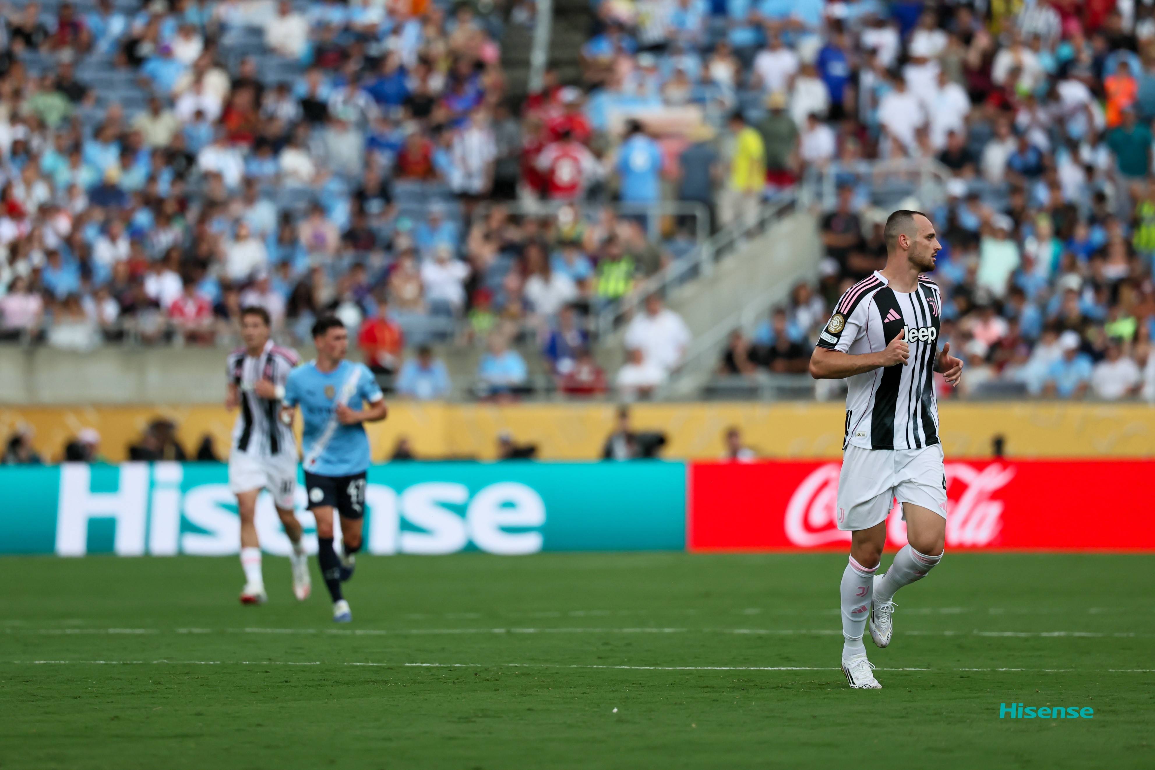 尤文图斯主场大胜，发挥出色锁定小组头名