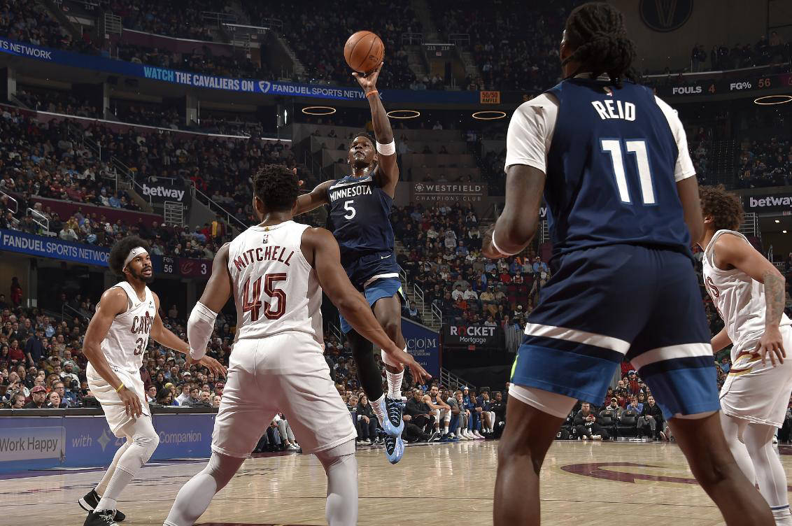 热火在主场轻取森林狼,赢得比赛 热火在主场轻取森林狼,赢得比赛