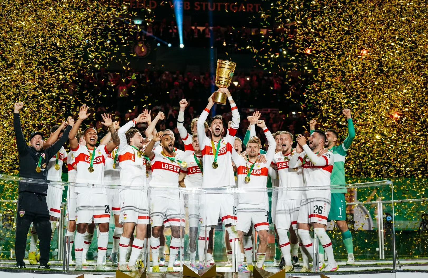 开云官网-德国队表现不俗，取得男子双打比赛亚军