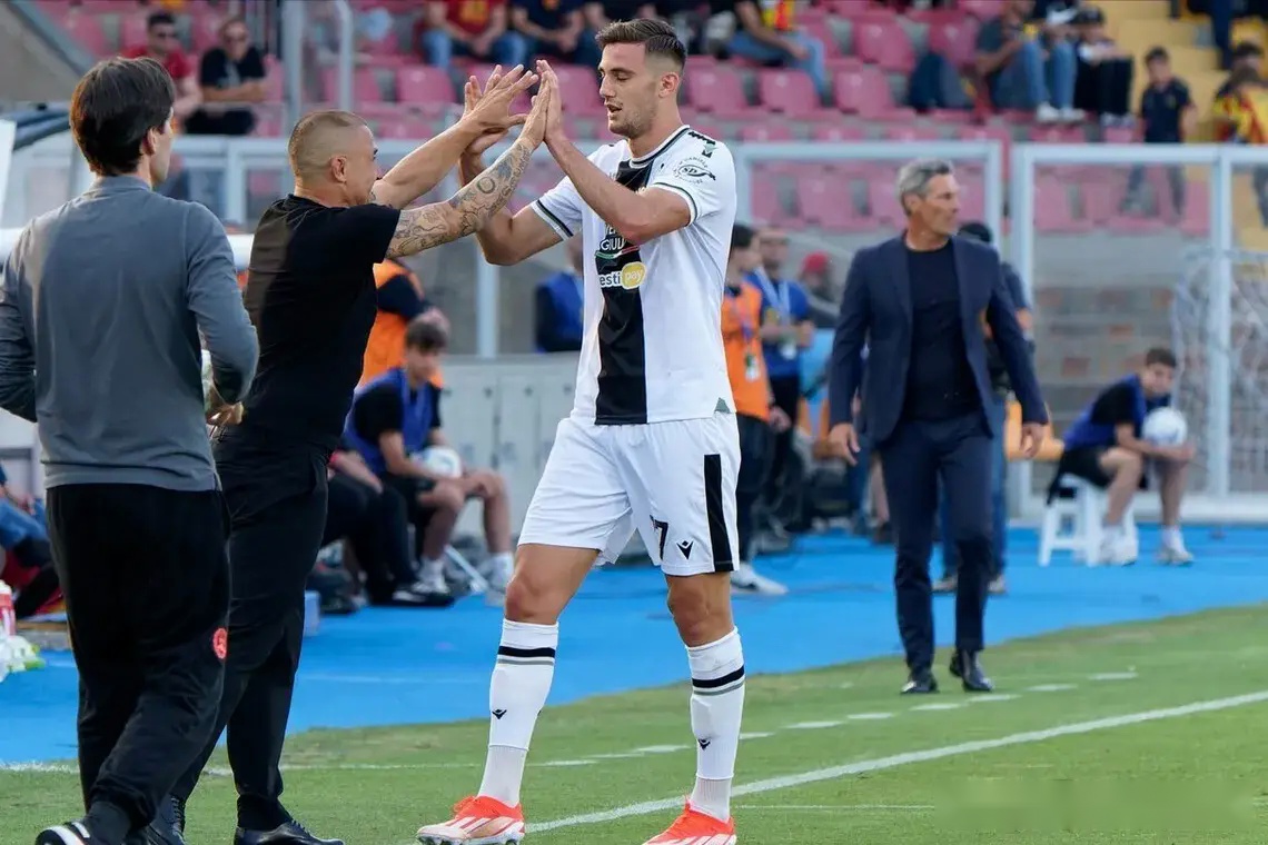 开云体育登录-意甲球队教练组集体辞职，管窥内幕