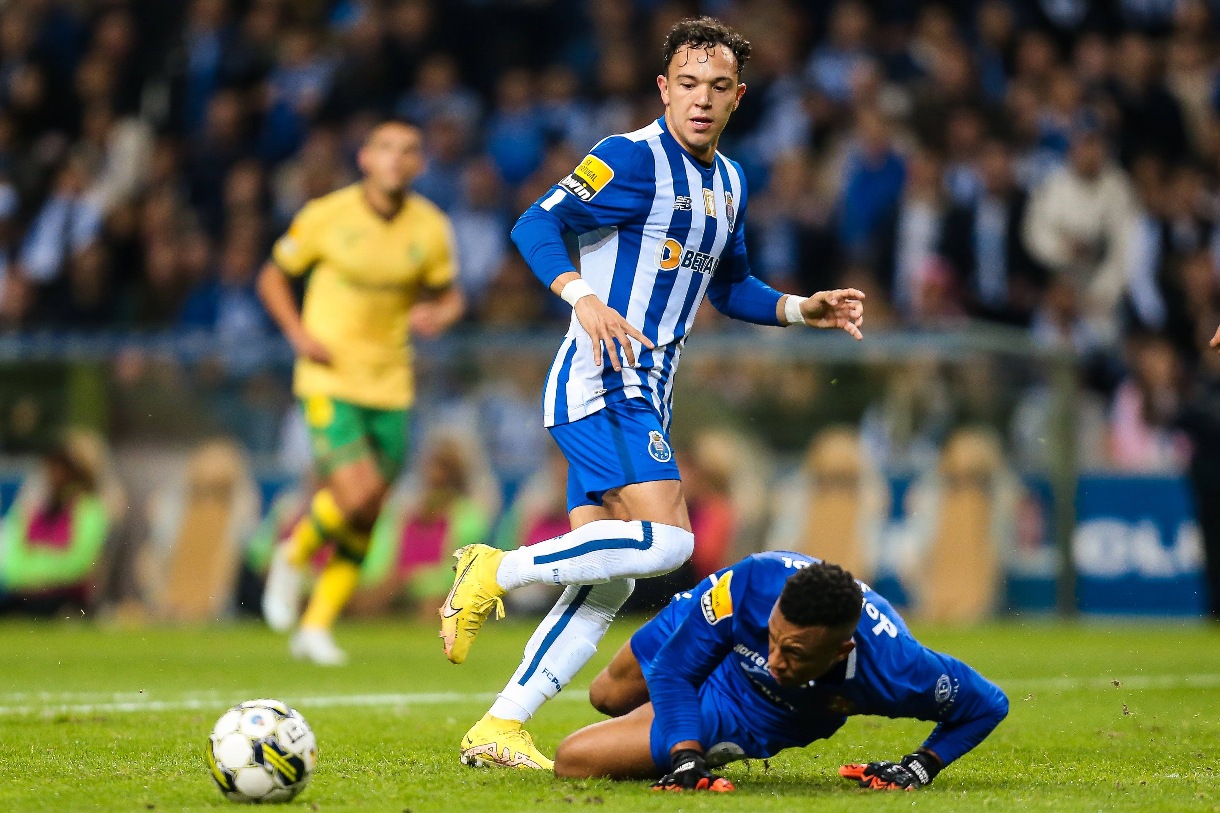 塞维利亚客场取胜，保持联赛前五位置