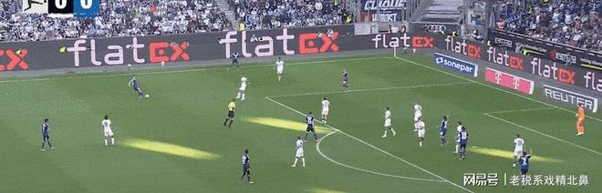 包含汉堡成功逼平弗赖堡，双方力保不败纪录的词条