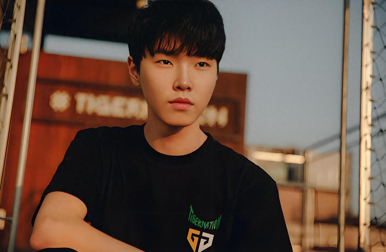 FLY血洗NS，Chovy极限生还后反打宿命之战小组赛，技惊四座的简单介绍