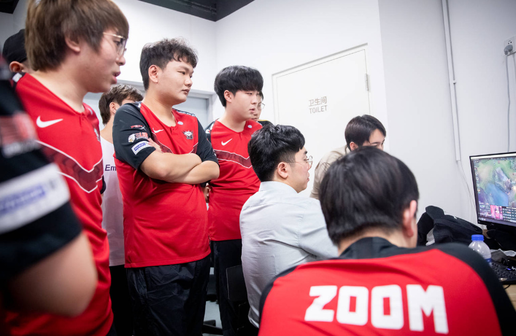 DRX翻盘FPX,Jankos拿下关键大龙激烈交锋八强赛,引爆全场热议 DRX翻盘FPX,Jankos拿下关键大龙激烈交锋八强赛,引爆全场热议