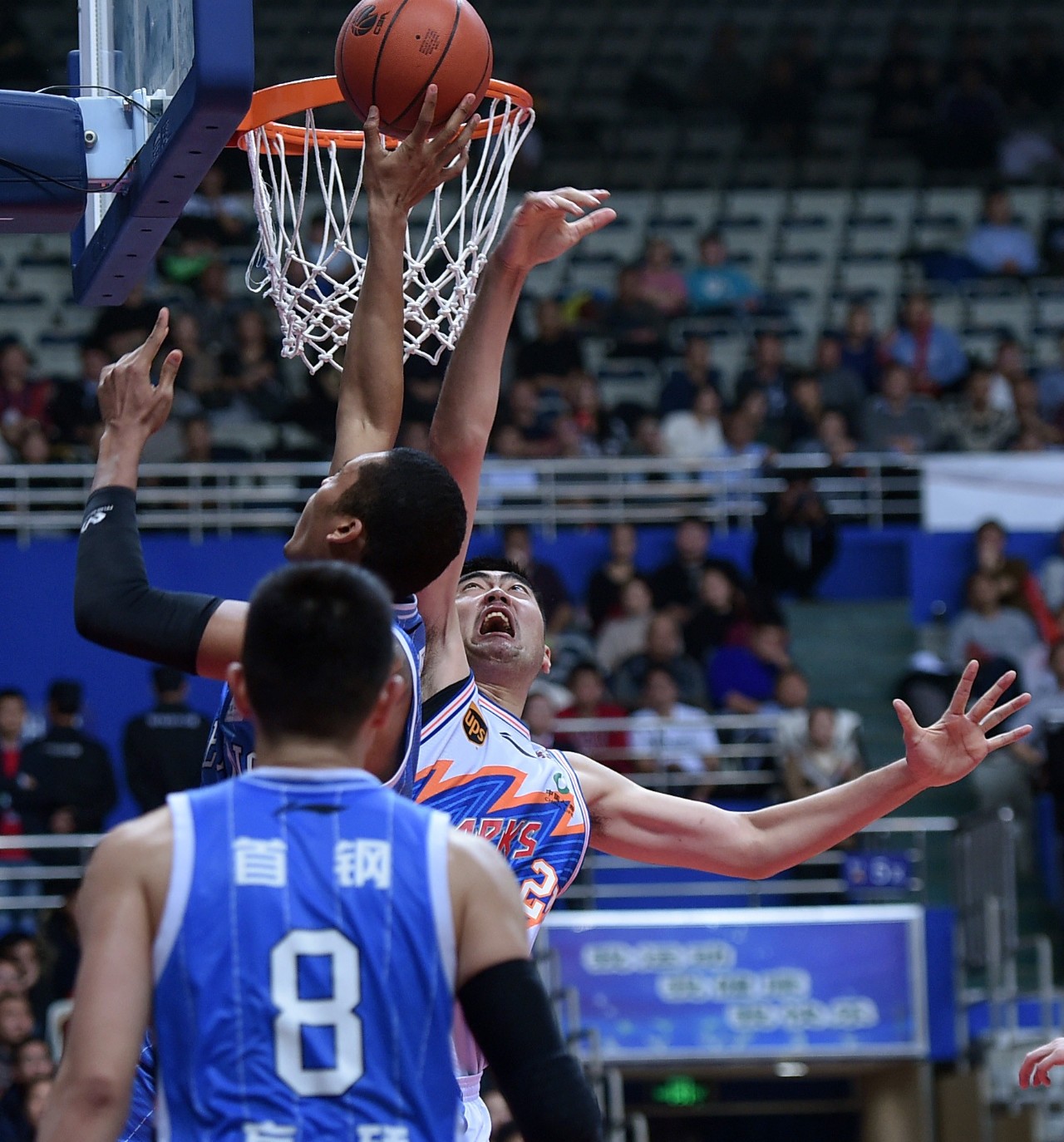 阿尔及利亚队力克对手,继续向前迈进 阿尔及利亚队力克对手,继续向前迈进