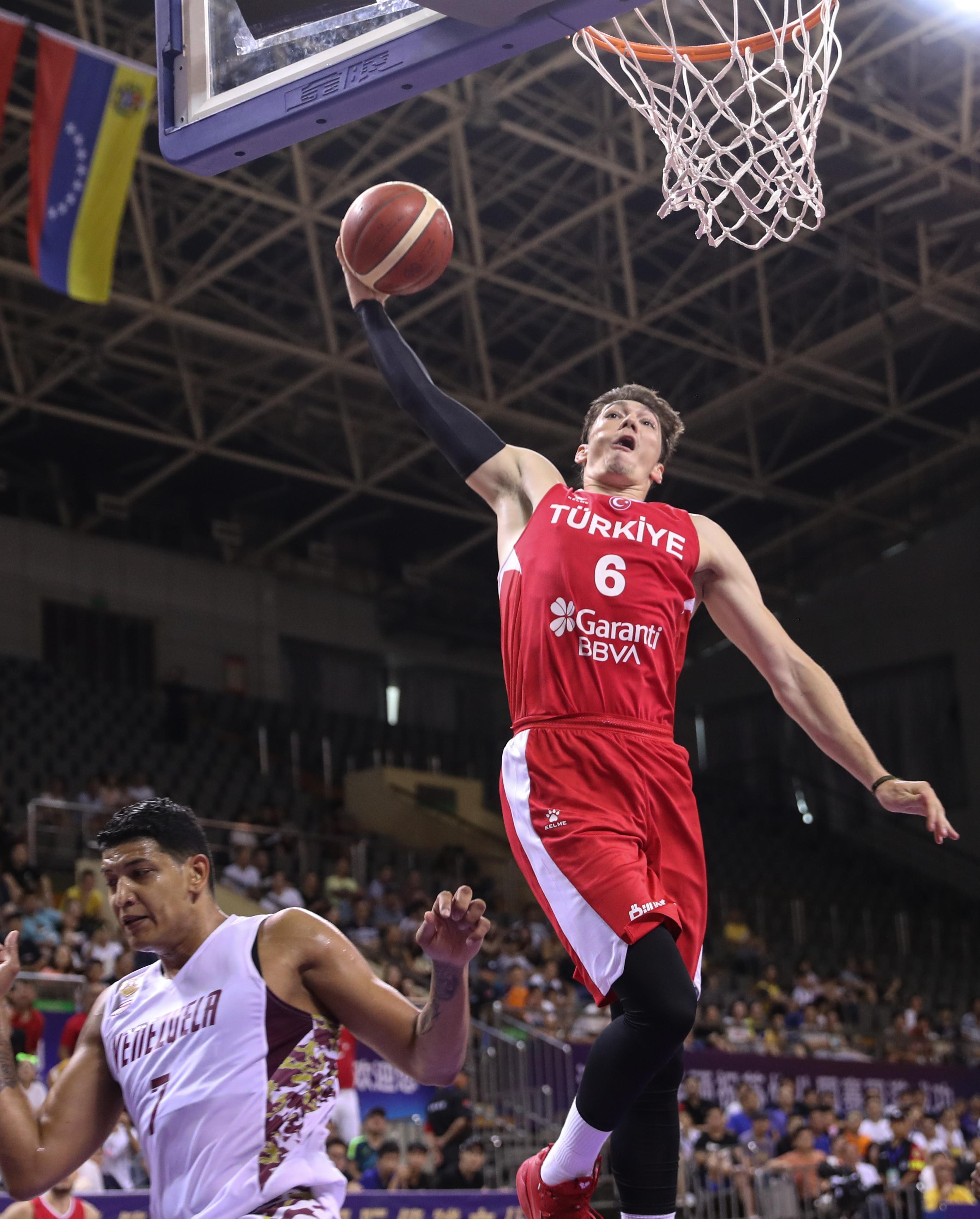 阿尔及利亚队力克对手,继续向前迈进 阿尔及利亚队力克对手,继续向前迈进