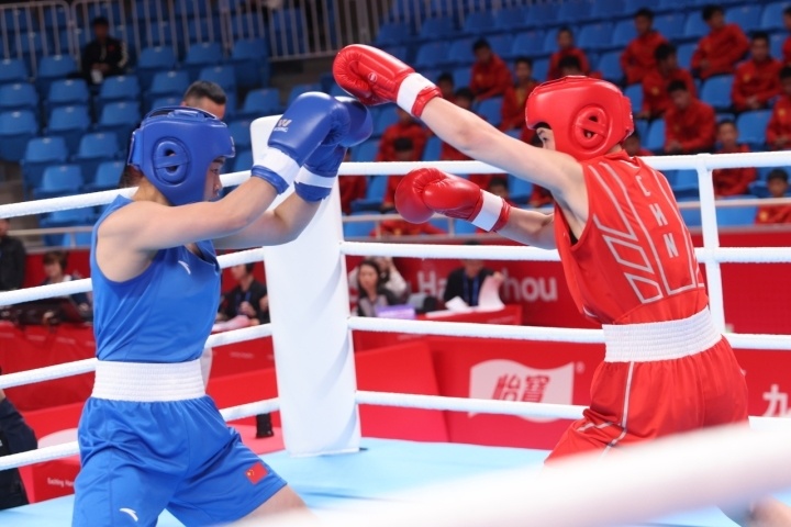 拳击选手全力出击比赛，备战心态平和