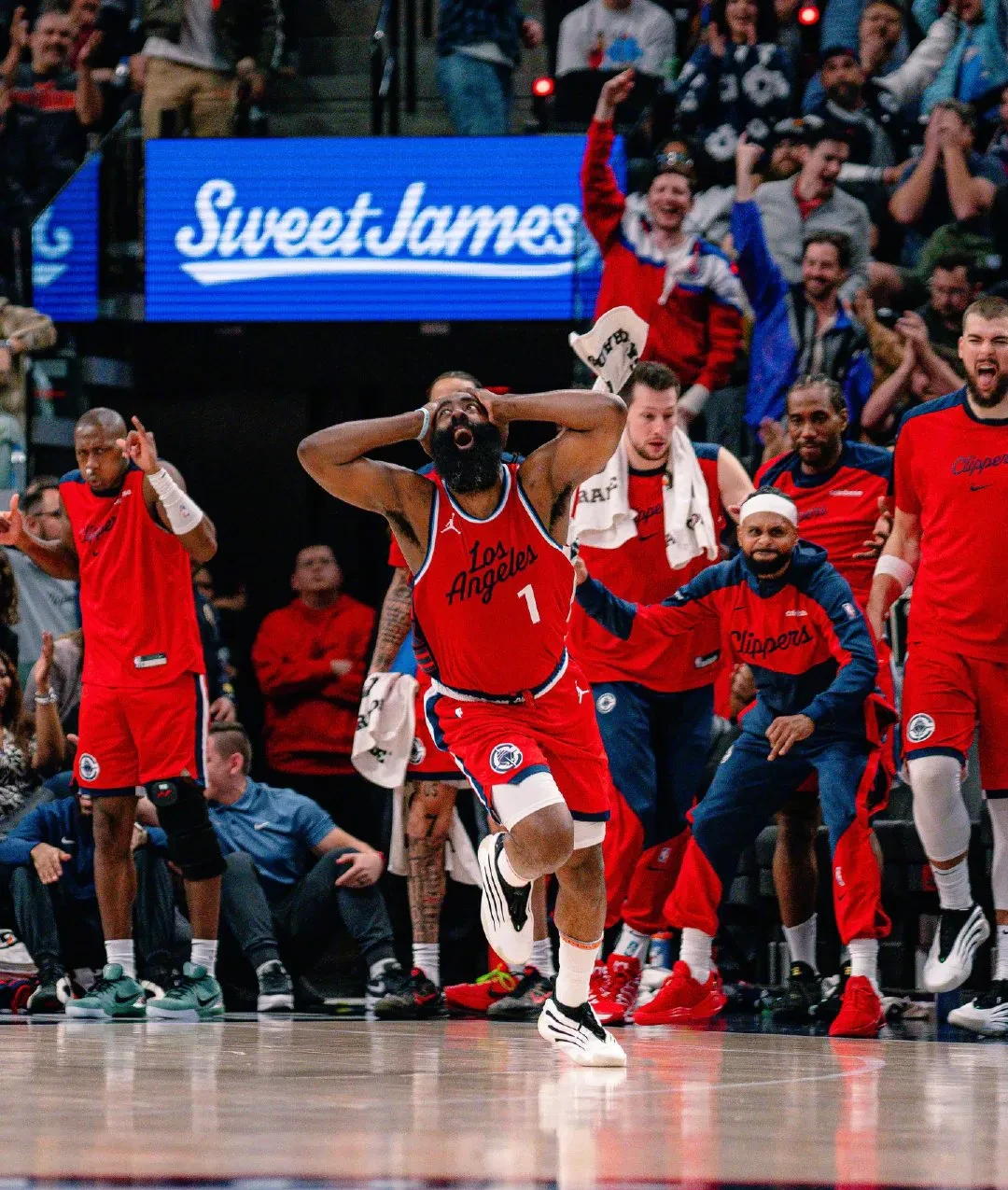 开云体育入口-快船队惨败，球员们需要重新振作和努力