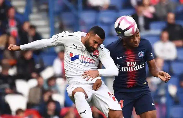 开云官网-巴黎圣日耳曼客场挑战圣埃蒂安，争取胜利