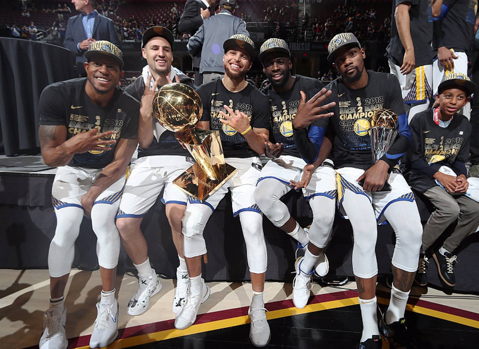 勇士完胜爵士，王哲林扛起全队