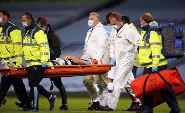 曼城碾压巴黎,皮克高光表现 曼城碾压巴黎,皮克高光表现